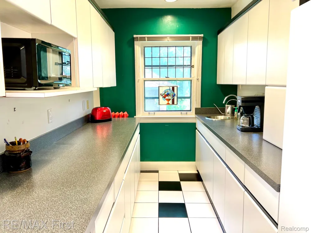 774 W Oakridge Street Ferndale City, MI 48220