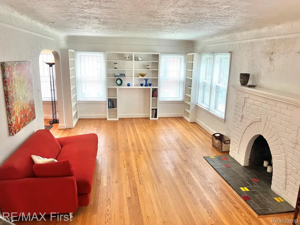 774 W Oakridge Street Ferndale City, MI 48220