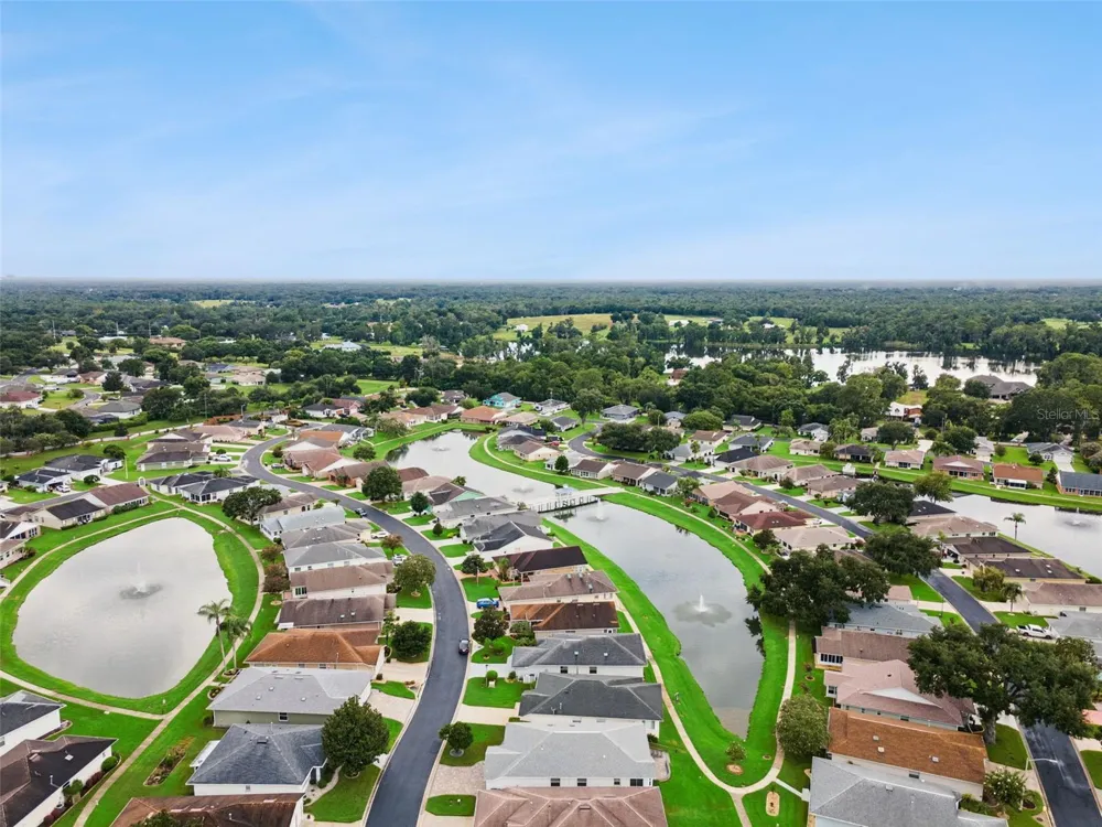 6276 SILVER LAKES DRIVE E Lakeland, FL 33810