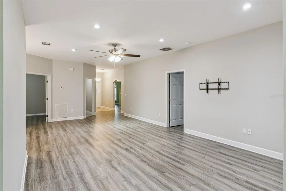 6276 SILVER LAKES DRIVE E Lakeland, FL 33810