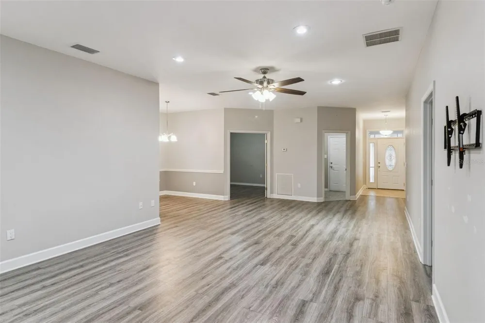 6276 SILVER LAKES DRIVE E Lakeland, FL 33810