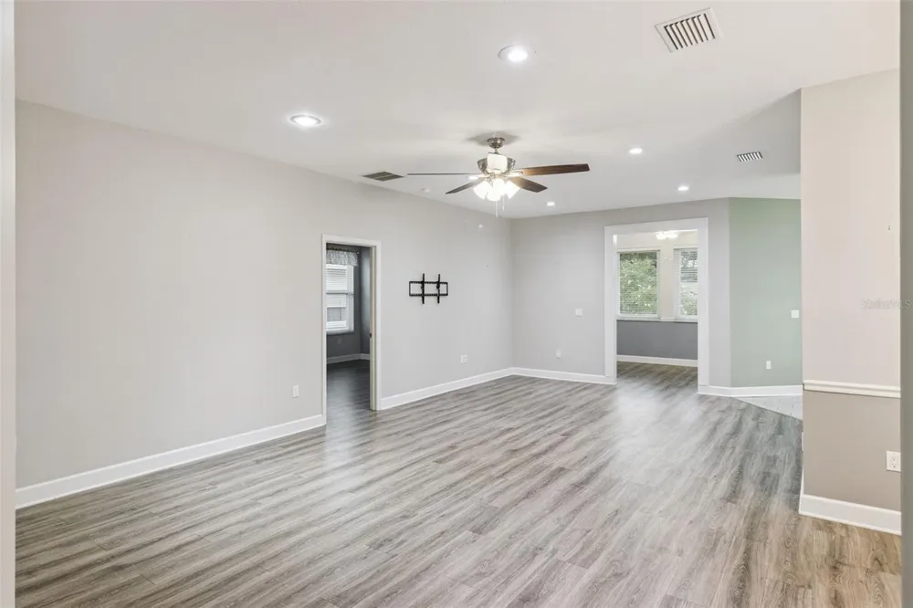 6276 SILVER LAKES DRIVE E Lakeland, FL 33810