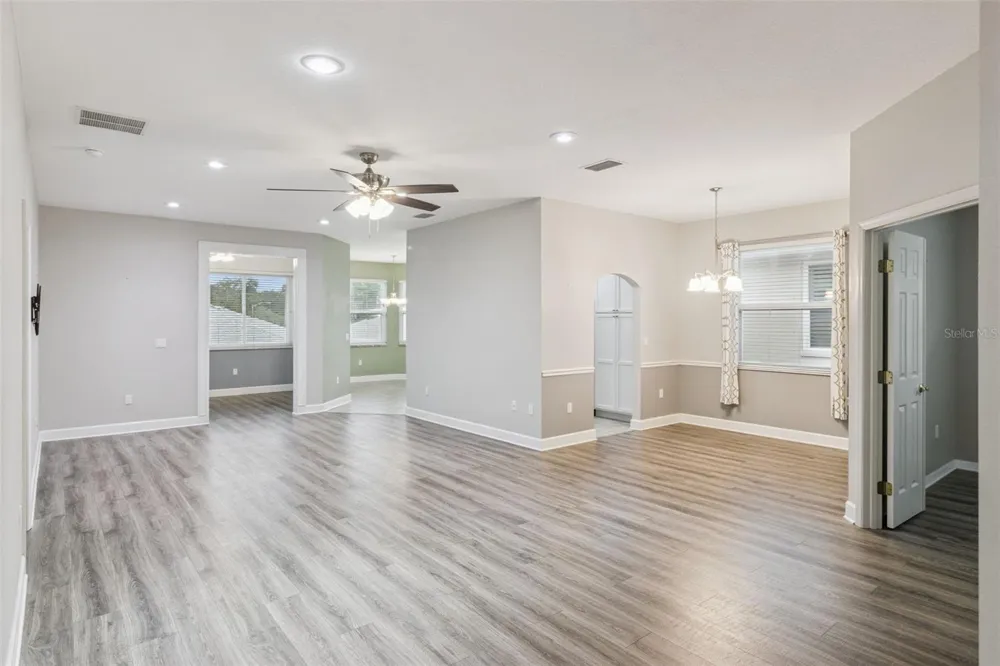 6276 SILVER LAKES DRIVE E Lakeland, FL 33810
