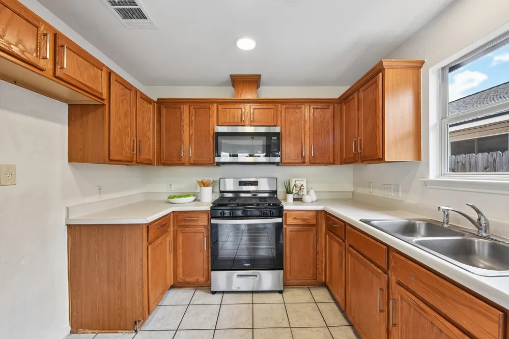 3608 DENEHOE Cove Austin, TX 78725