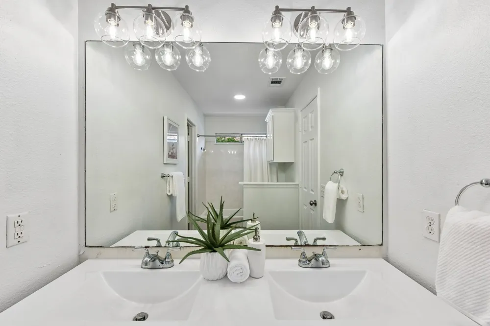 3608 DENEHOE Cove Austin, TX 78725