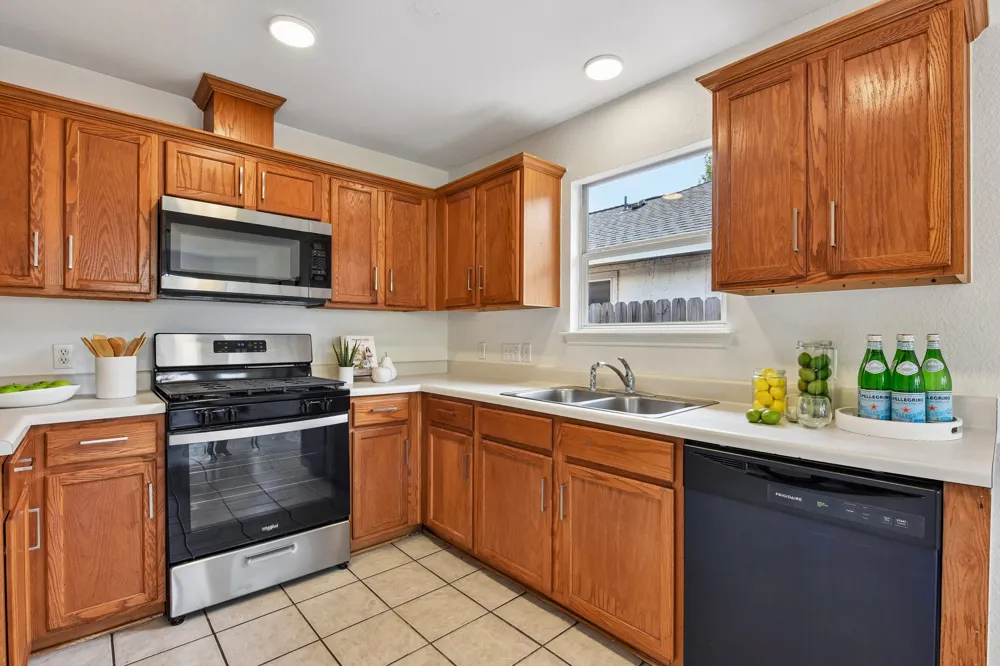 3608 DENEHOE Cove Austin, TX 78725