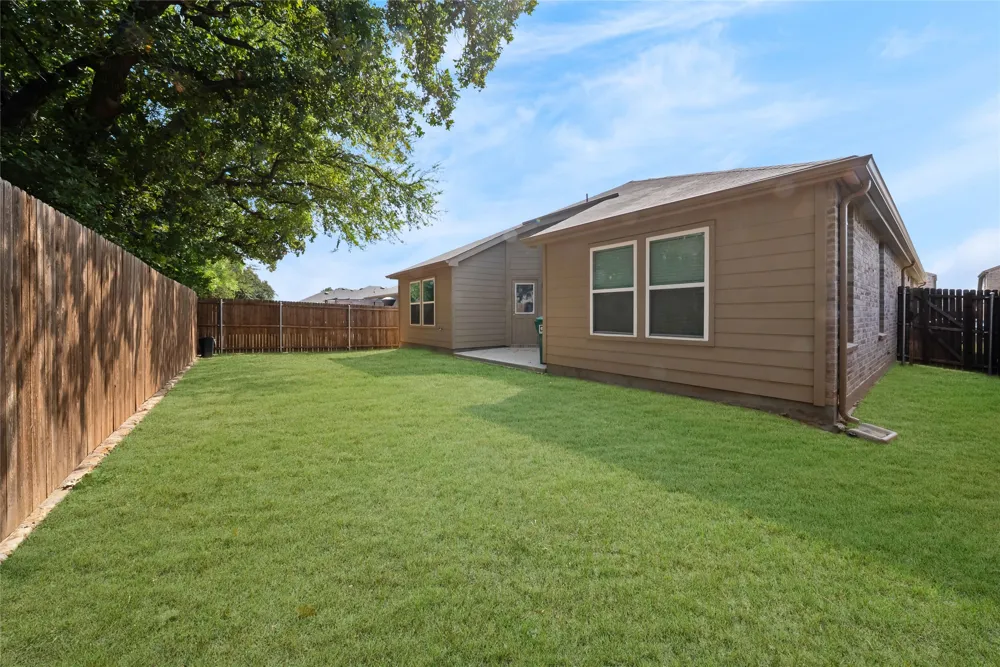 2213 Village Creek Lane Denton, TX 76208