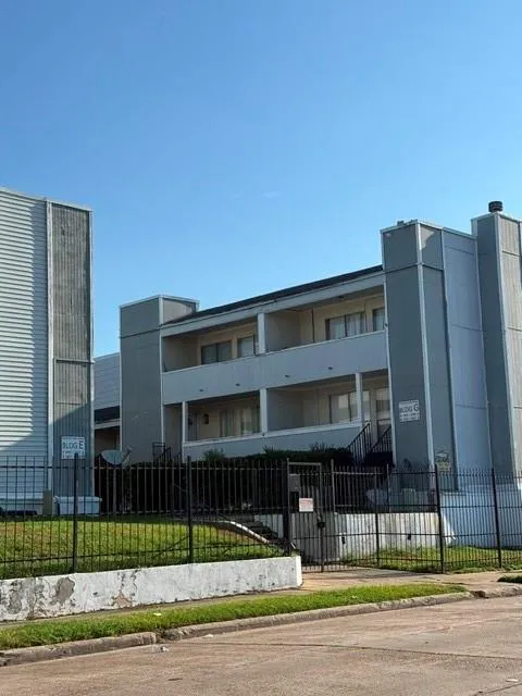 781 Country Place Drive #2032 Houston, TX 77079