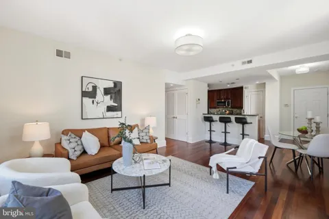 1465 COLUMBIA ROAD NW #203