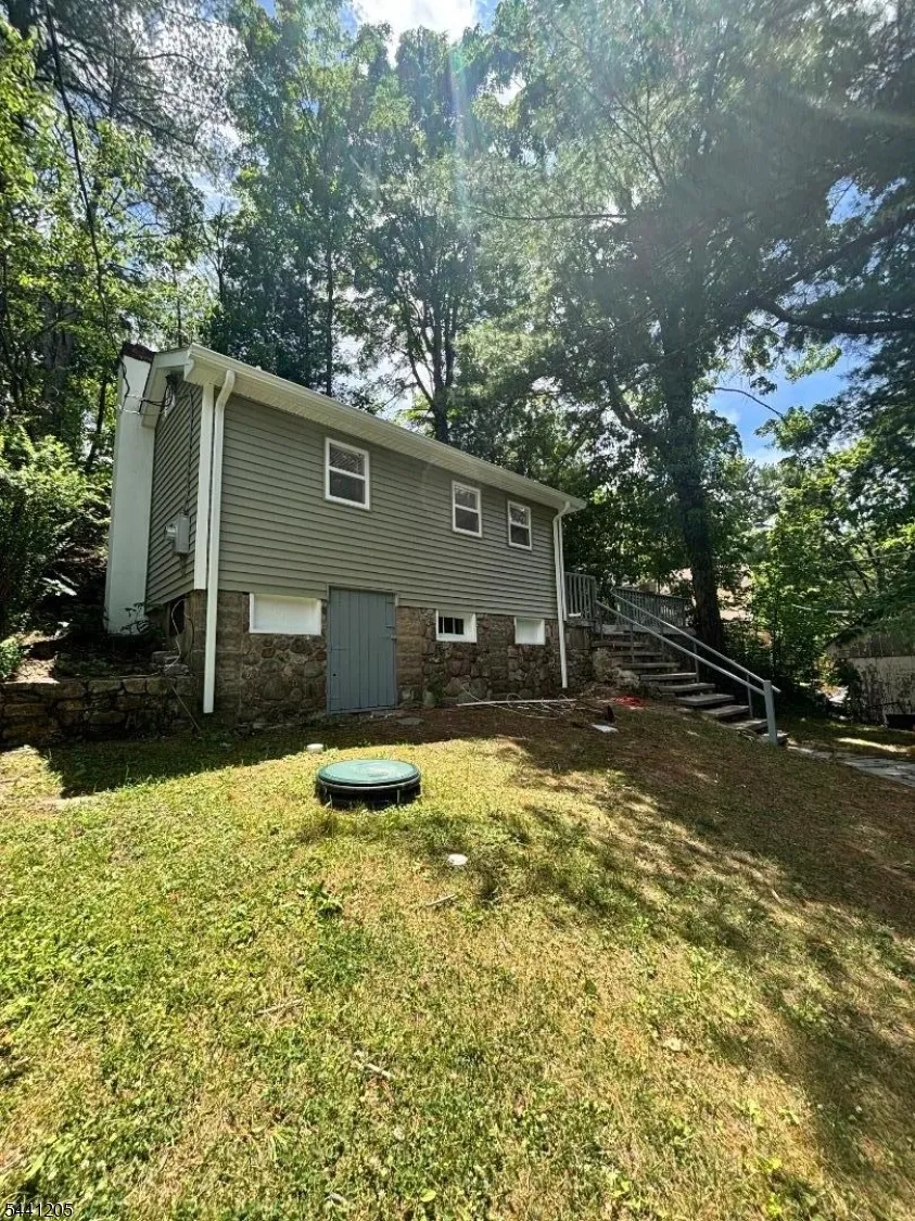 4 Apple Trl Jefferson, NJ 07438