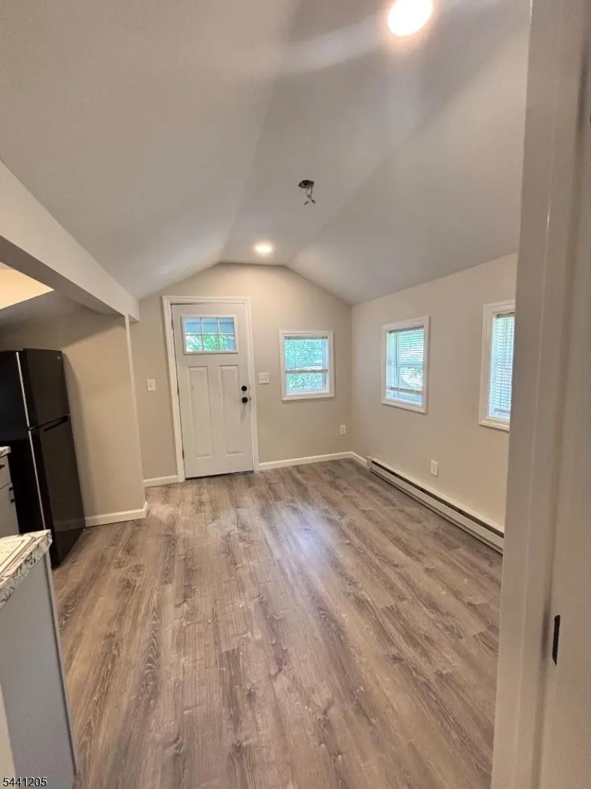 4 Apple Trl Jefferson, NJ 07438