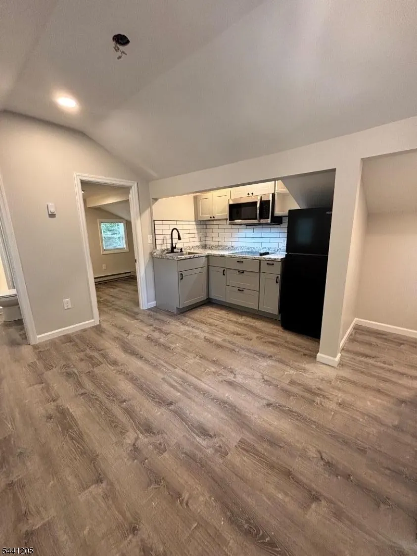 4 Apple Trl Jefferson, NJ 07438