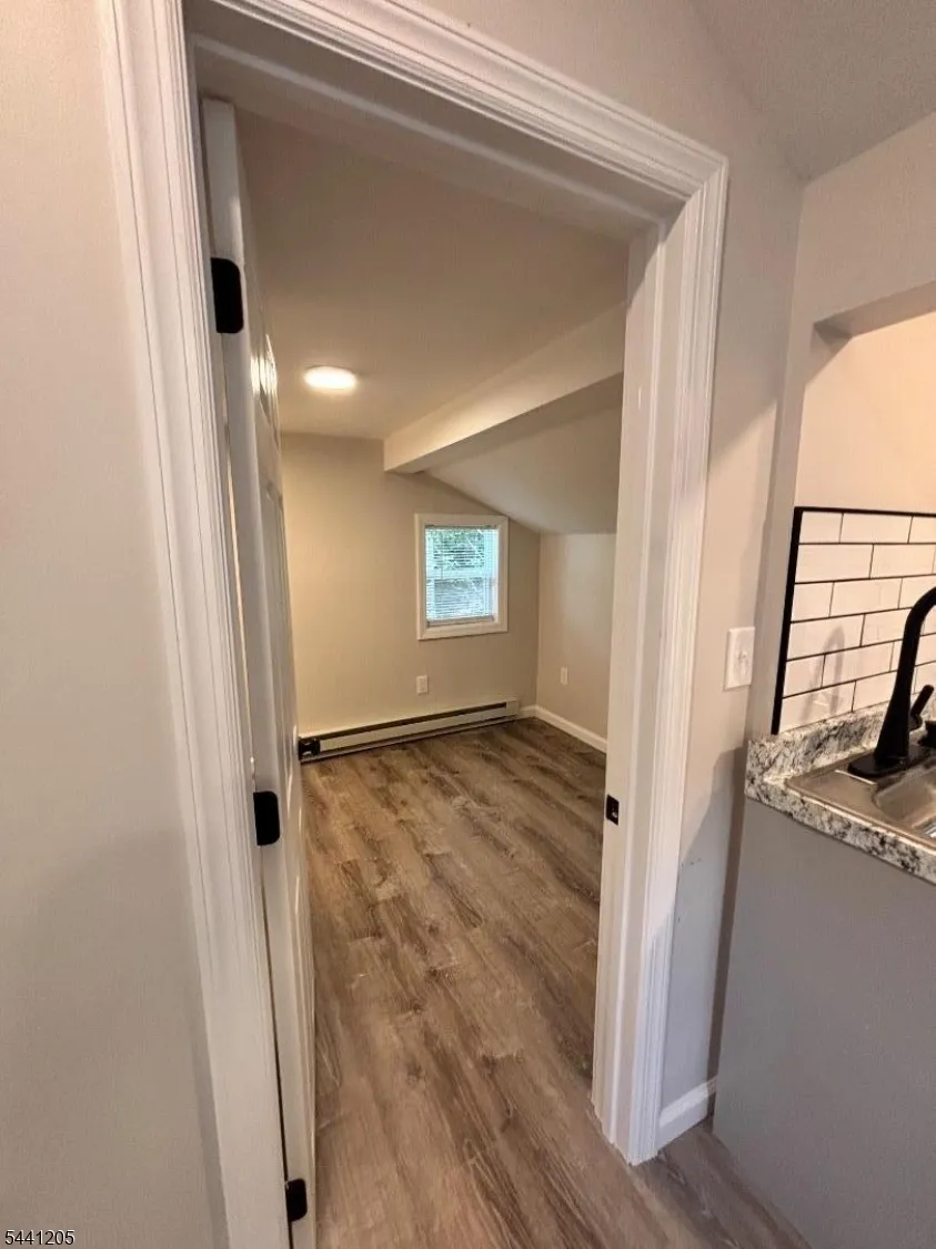 4 Apple Trl Jefferson, NJ 07438