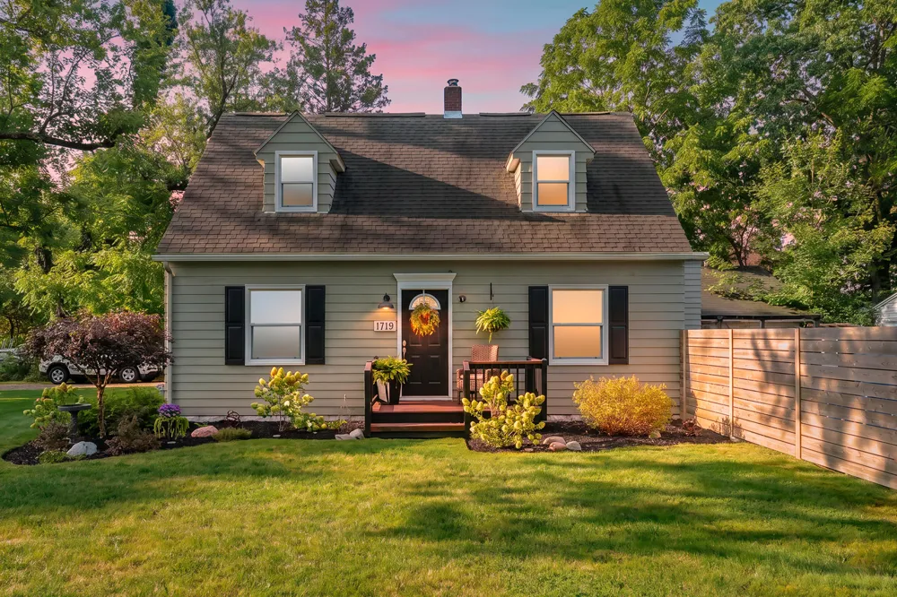 1719 Alamo Avenue Kalamazoo, MI 49006