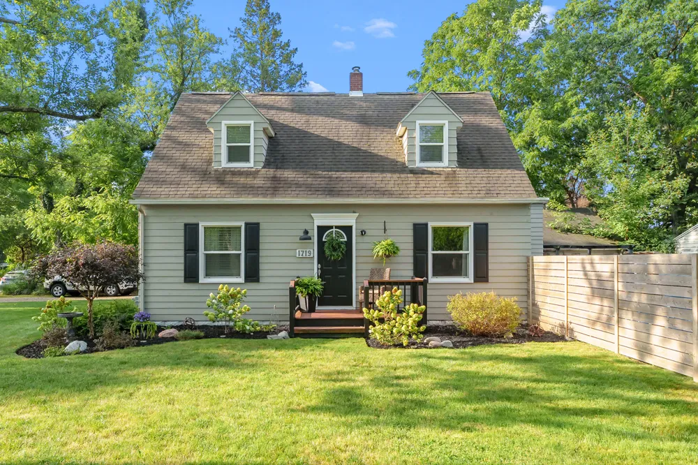 1719 Alamo Avenue Kalamazoo, MI 49006