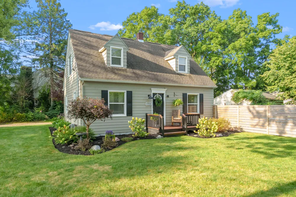 1719 Alamo Avenue Kalamazoo, MI 49006