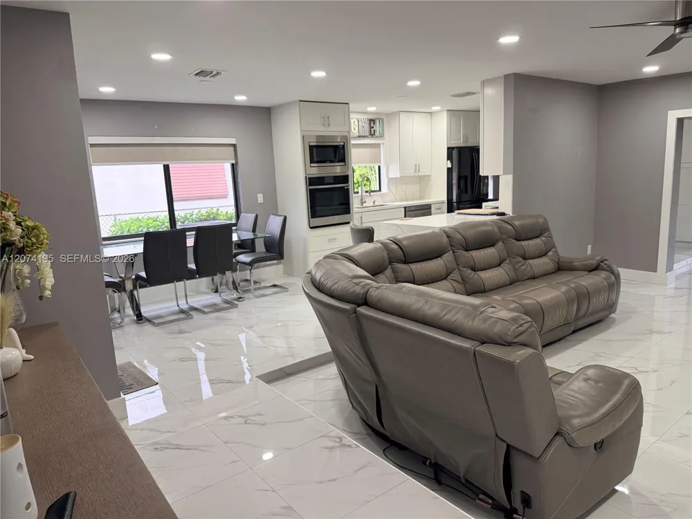 6710 SW 10th Ct North Lauderdale, FL 33068