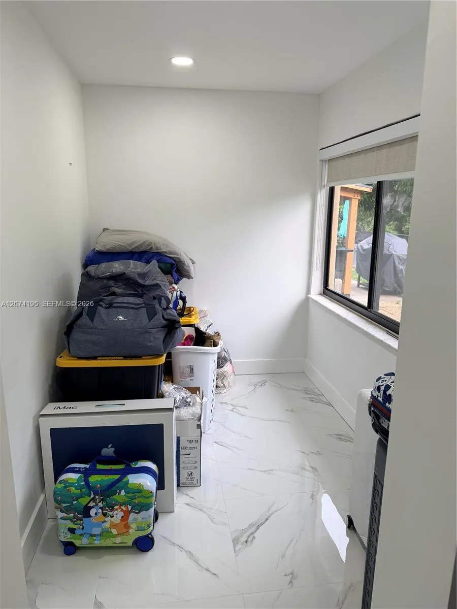 6710 SW 10th Ct North Lauderdale, FL 33068