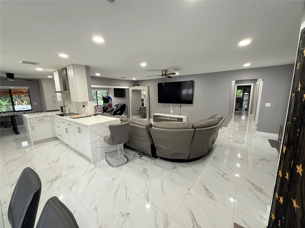 6710 SW 10th Ct North Lauderdale, FL 33068