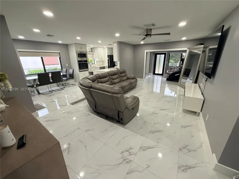 6710 SW 10th Ct North Lauderdale, FL 33068