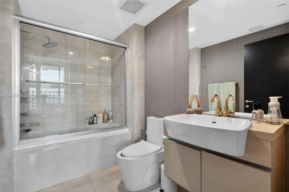 200 Biscayne Boulevard Way #1108 Miami, FL 33131