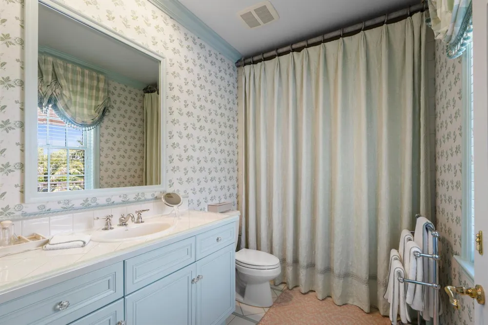 198 Via Marina Palm Beach, FL 33480