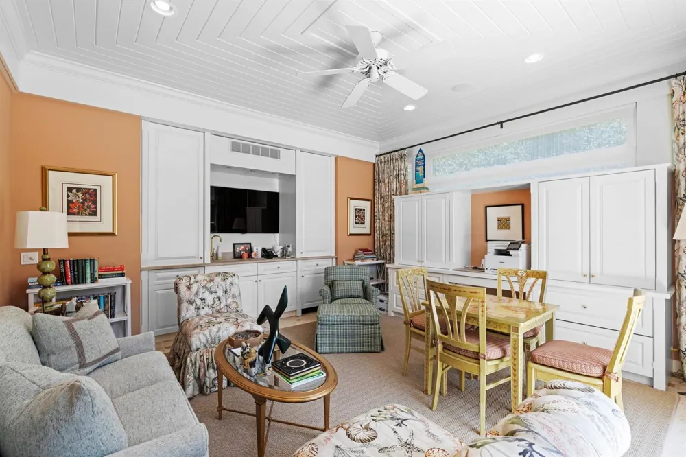 198 Via Marina Palm Beach, FL 33480