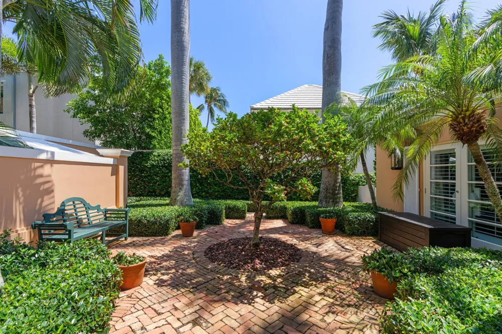 198 Via Marina Palm Beach, FL 33480