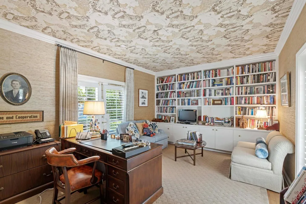 198 Via Marina Palm Beach, FL 33480
