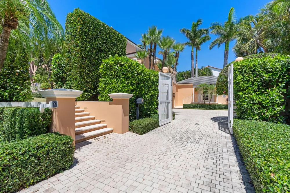 198 Via Marina Palm Beach, FL 33480