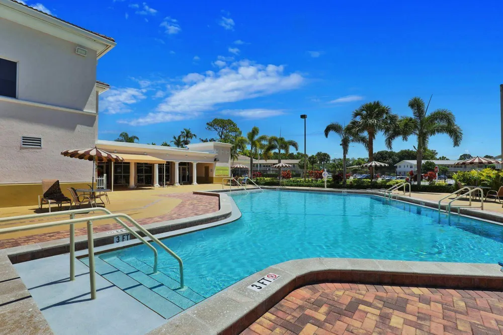 16 PLYMOUTH A West Palm Beach, FL 33417