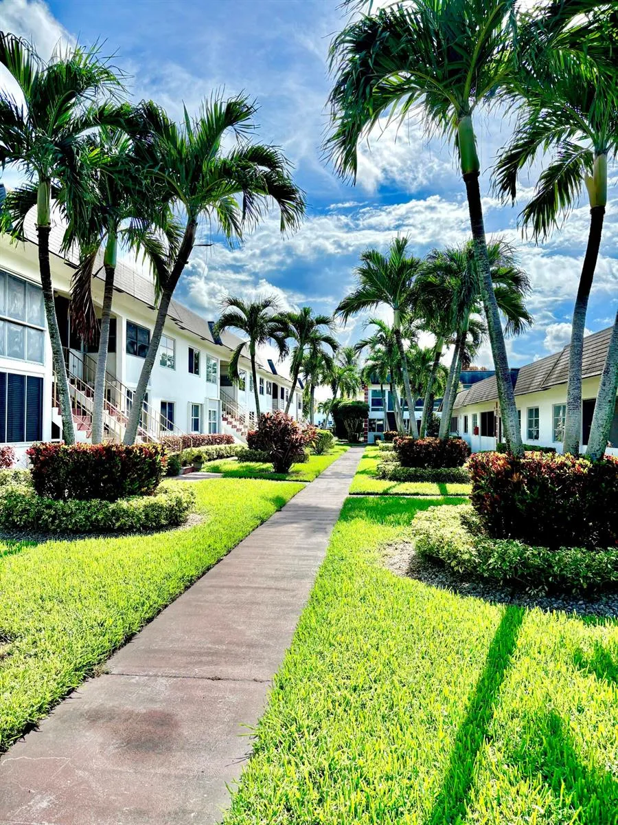 16 PLYMOUTH A West Palm Beach, FL 33417