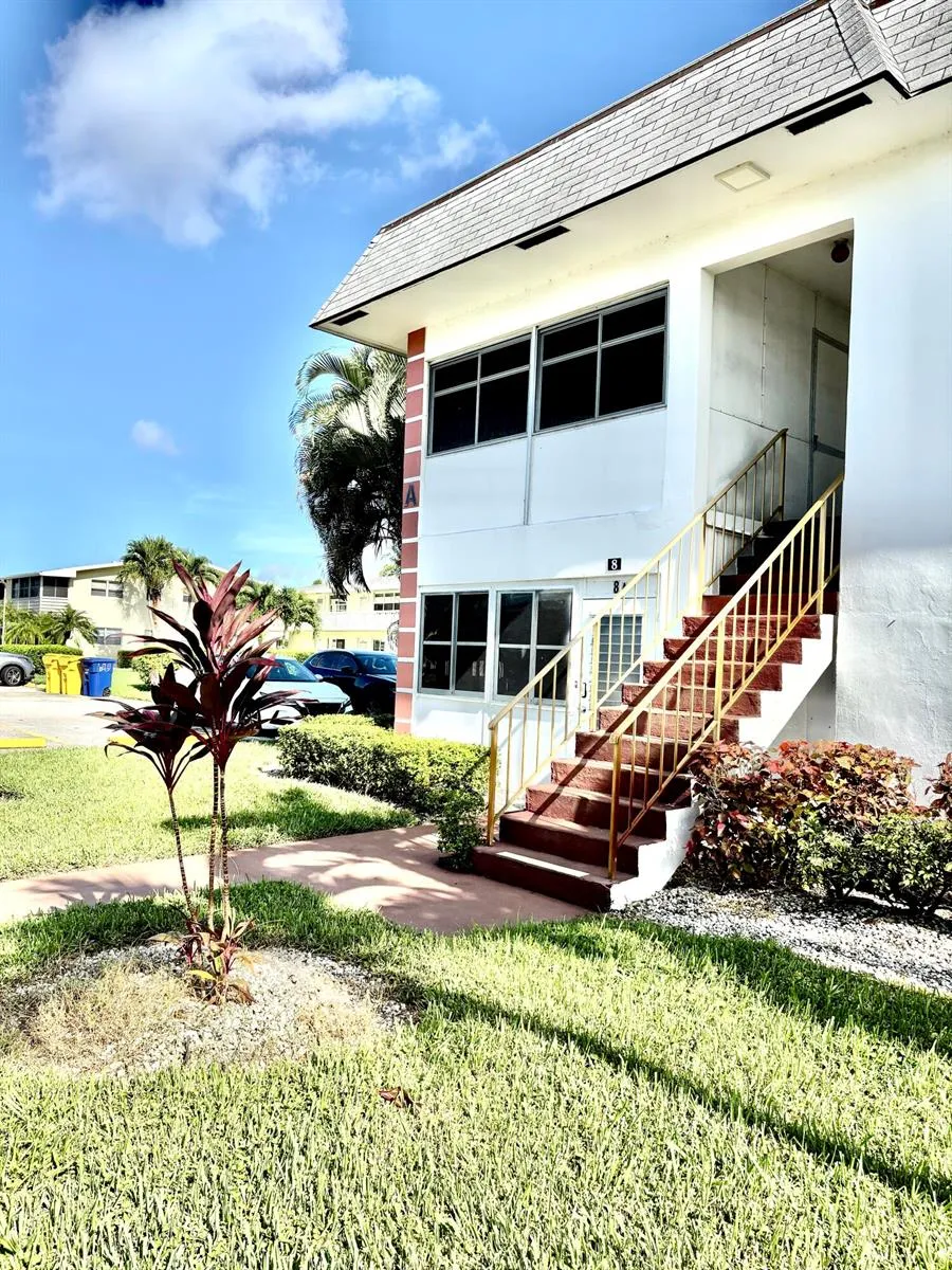 16 PLYMOUTH A West Palm Beach, FL 33417