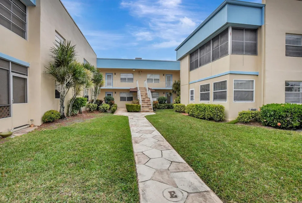 204 Burgundy E Delray Beach, FL 33484