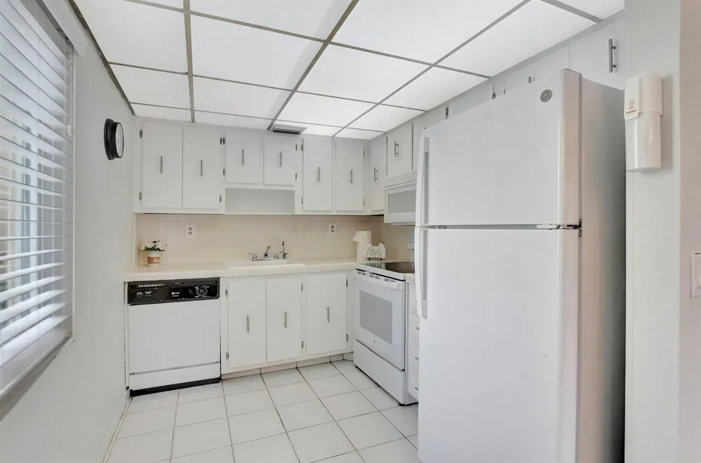 204 Burgundy E Delray Beach, FL 33484