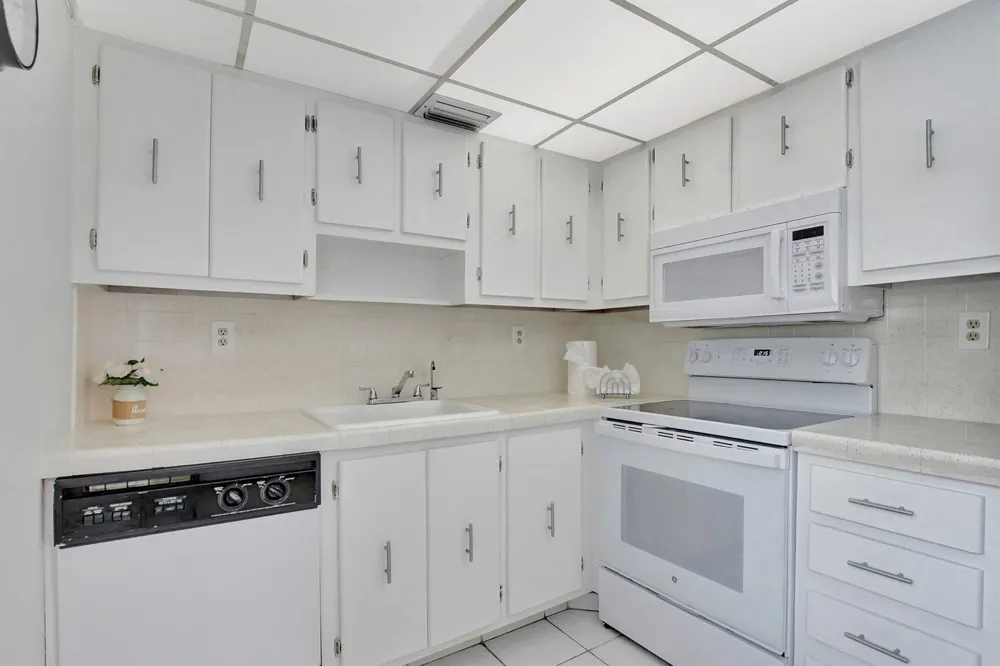 204 Burgundy E Delray Beach, FL 33484