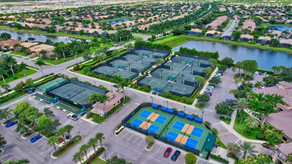 204 Burgundy E Delray Beach, FL 33484