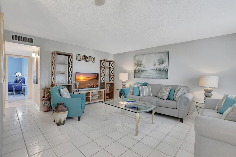 204 Burgundy E Delray Beach, FL 33484