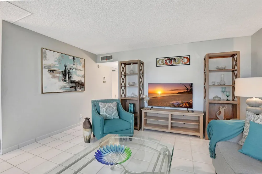 204 Burgundy E Delray Beach, FL 33484