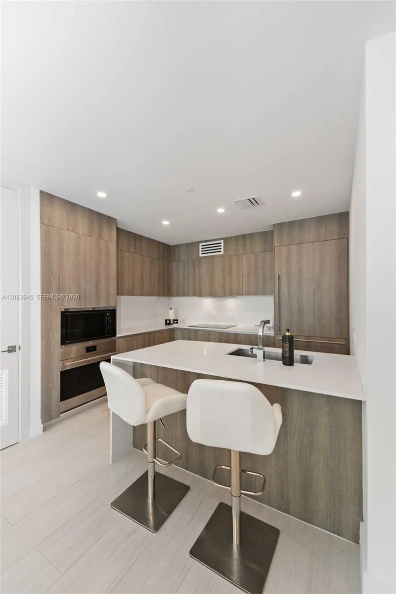 17550 Collins Ave #1403 Sunny Isles Beach, FL 33160