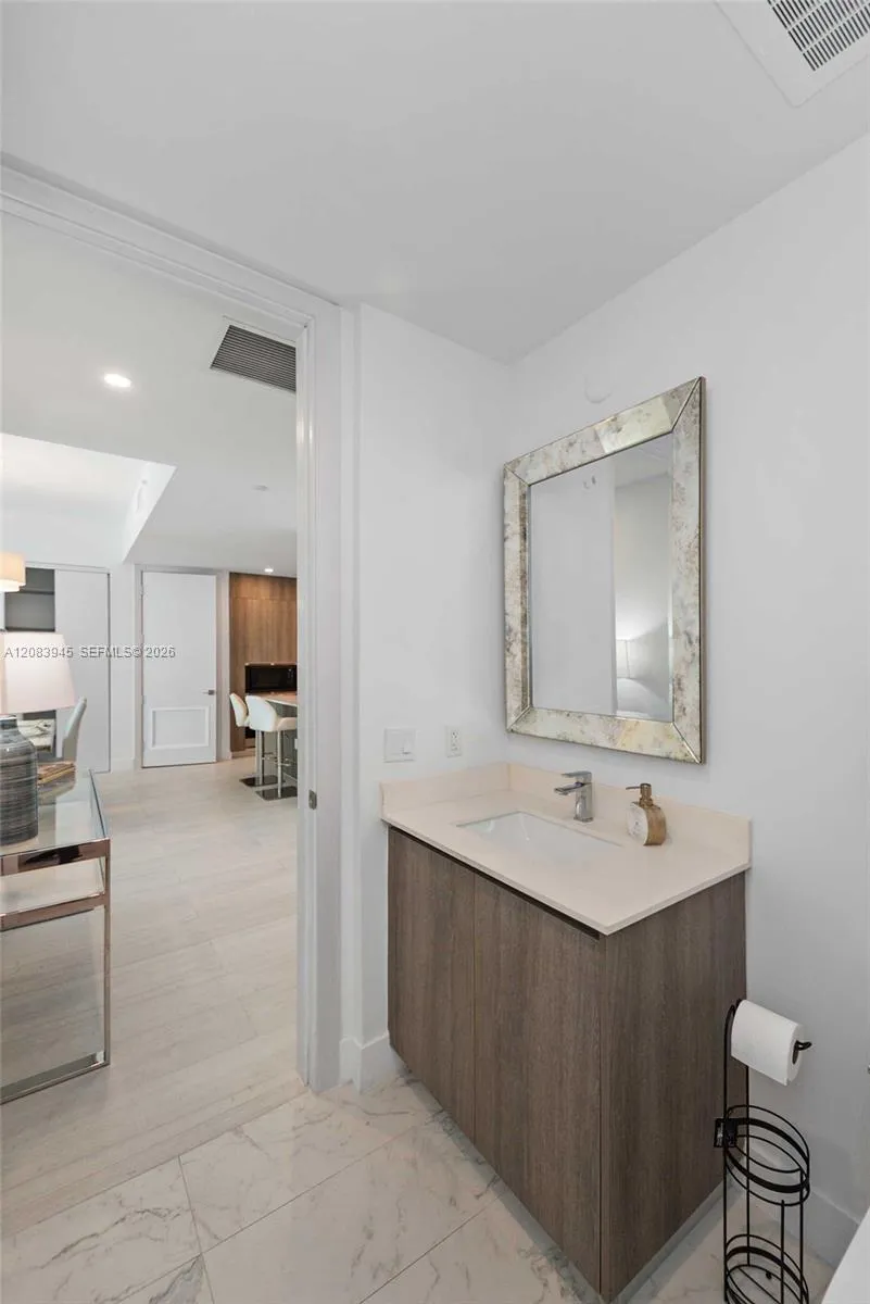 17550 Collins Ave #1403 Sunny Isles Beach, FL 33160