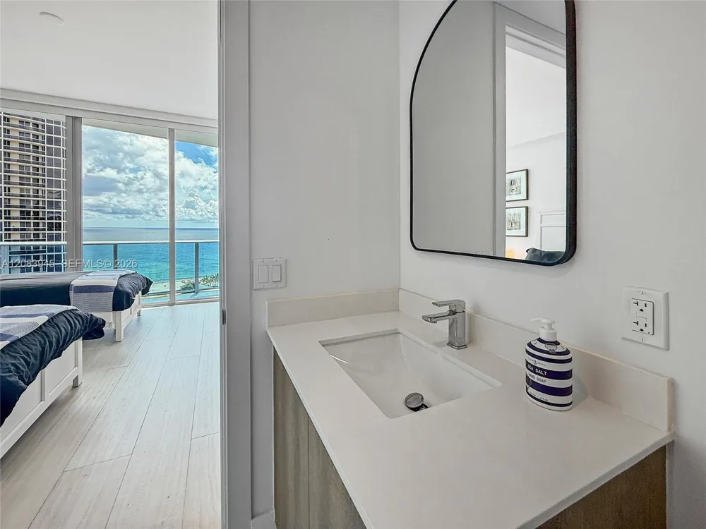 17550 Collins Ave #1403 Sunny Isles Beach, FL 33160