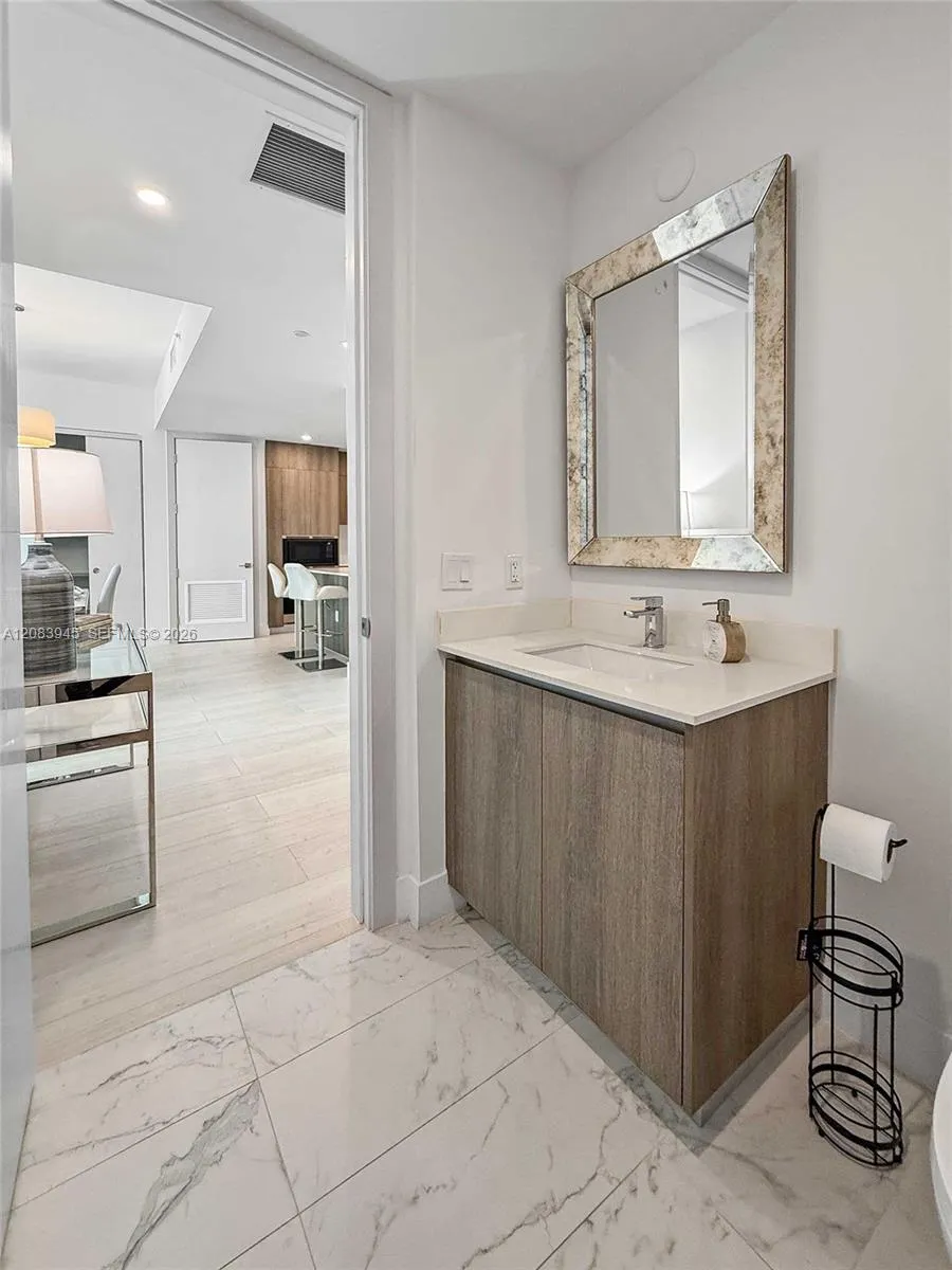 17550 Collins Ave #1403 Sunny Isles Beach, FL 33160