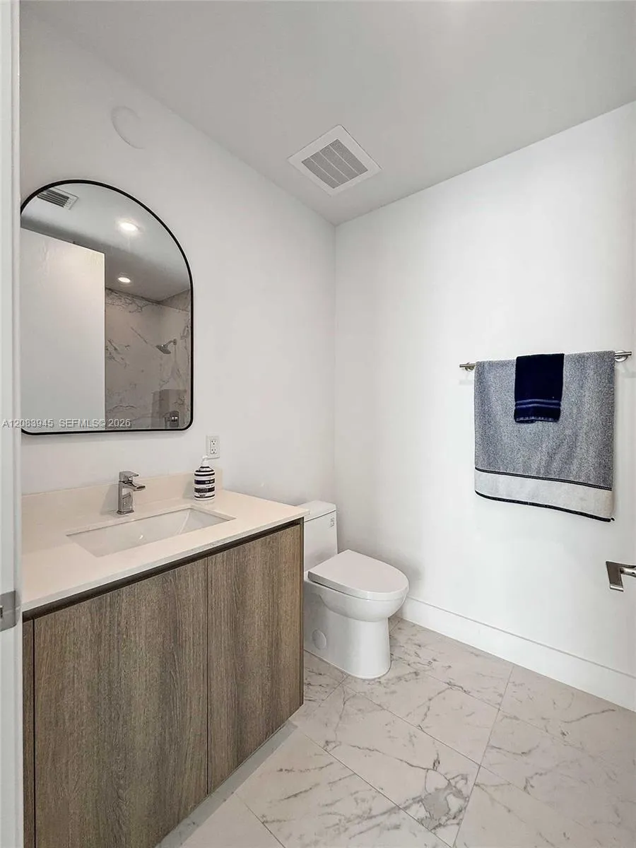 17550 Collins Ave #1403 Sunny Isles Beach, FL 33160