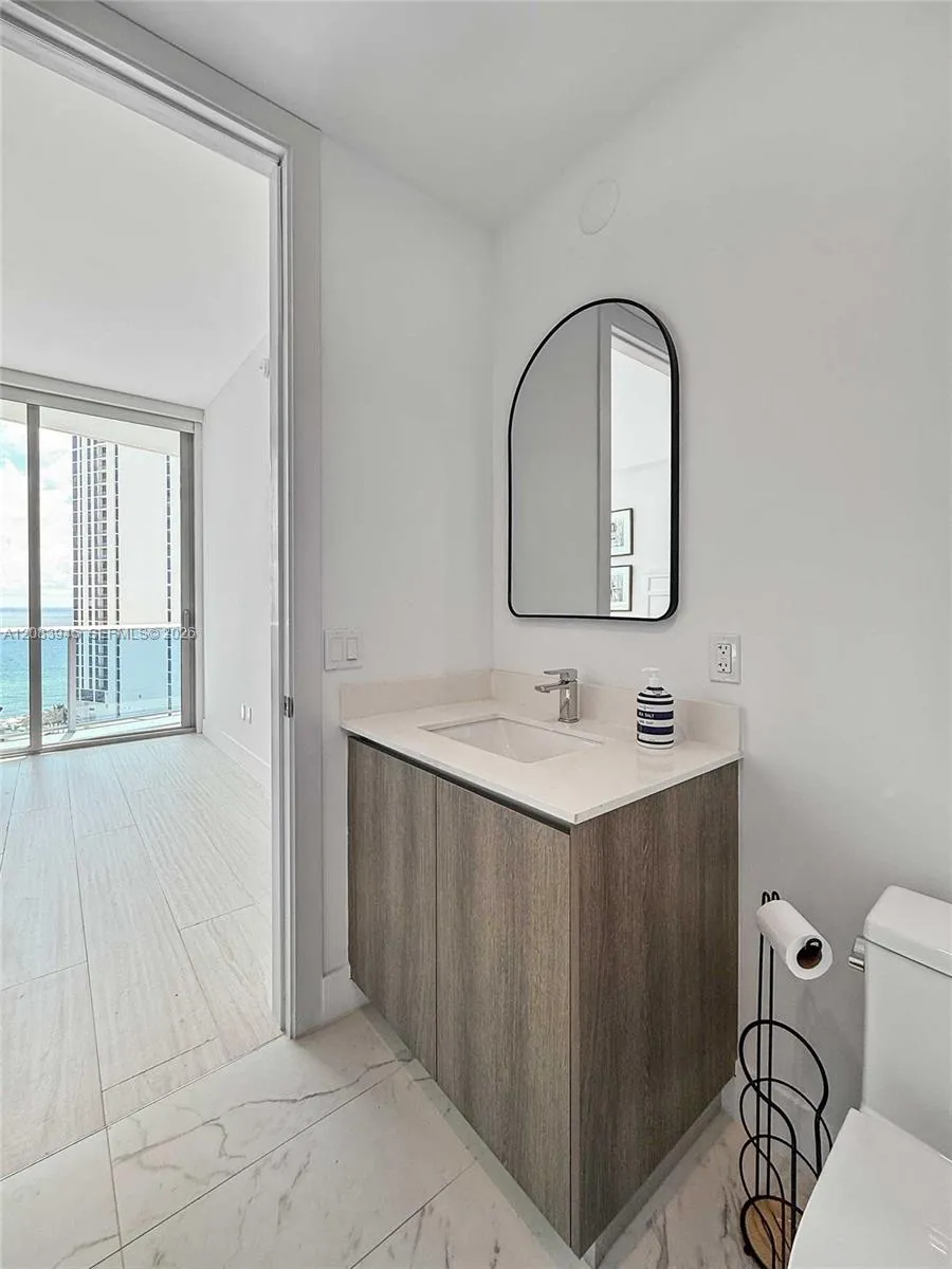 17550 Collins Ave #1403 Sunny Isles Beach, FL 33160