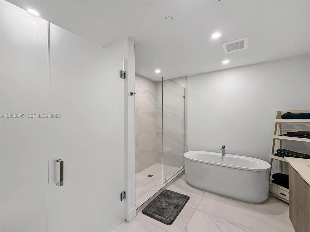 17550 Collins Ave #1403 Sunny Isles Beach, FL 33160