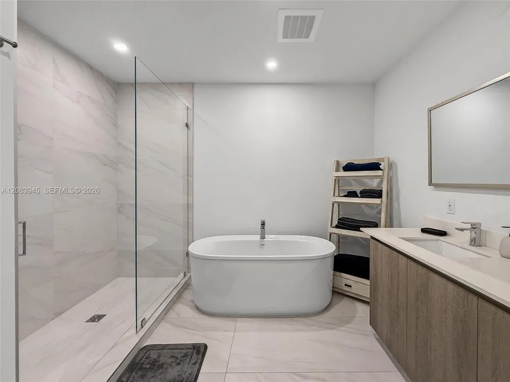 17550 Collins Ave #1403 Sunny Isles Beach, FL 33160