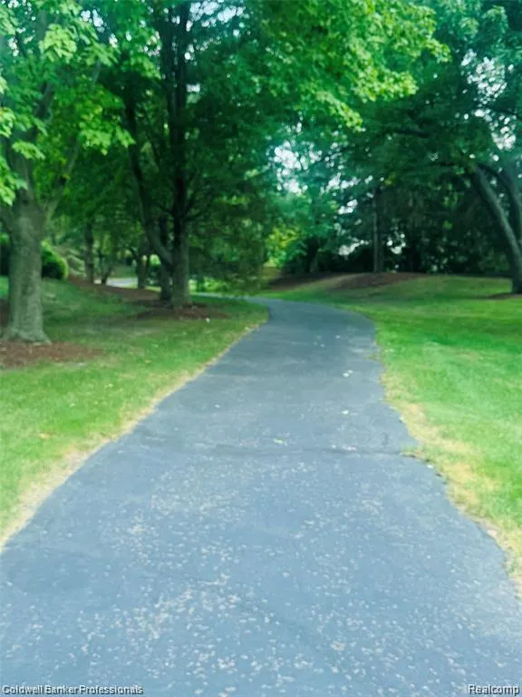 171 Millstone Drive Troy City, MI 48084
