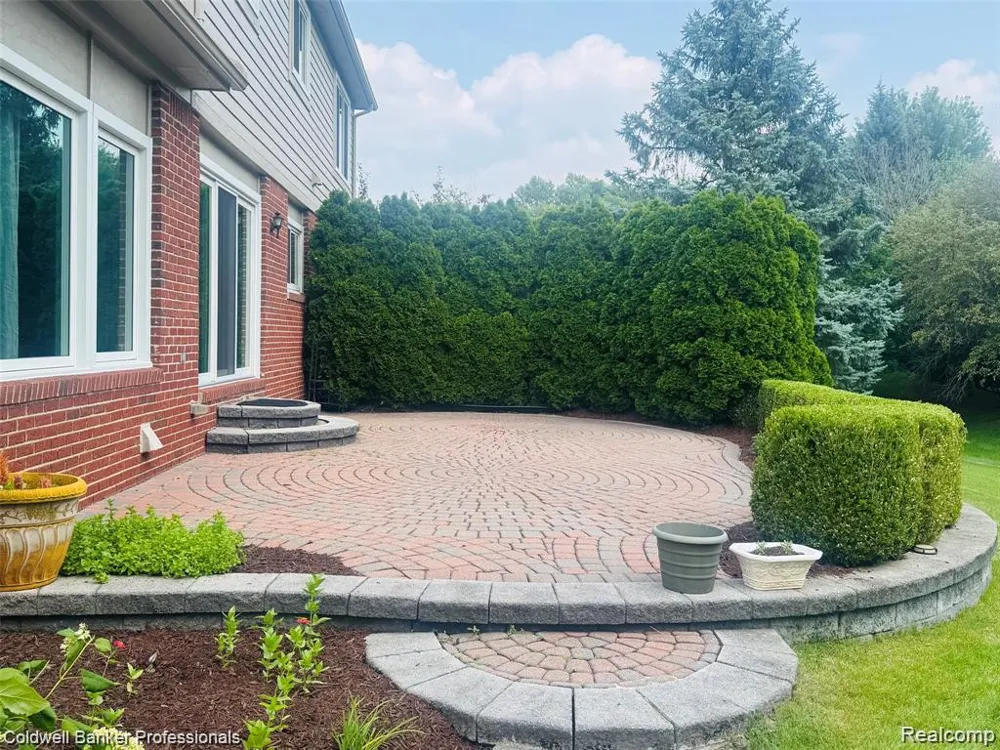 171 Millstone Drive Troy City, MI 48084