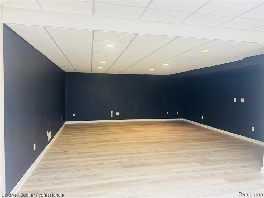 171 Millstone Drive Troy City, MI 48084